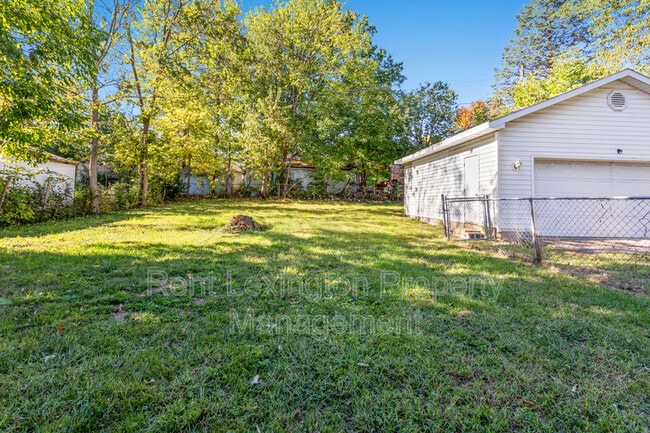 Building Photo - 2057 Heather Way