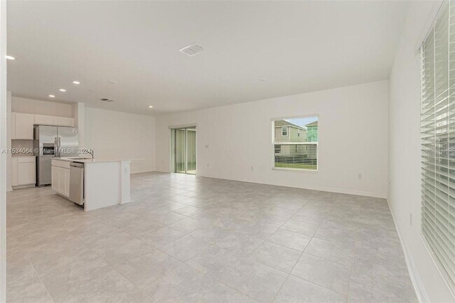 Building Photo - 748 Reggie Rd