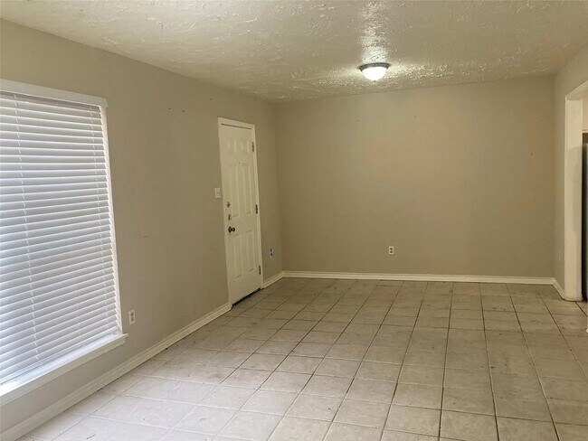 Building Photo - 9022 Wilcrest Dr
