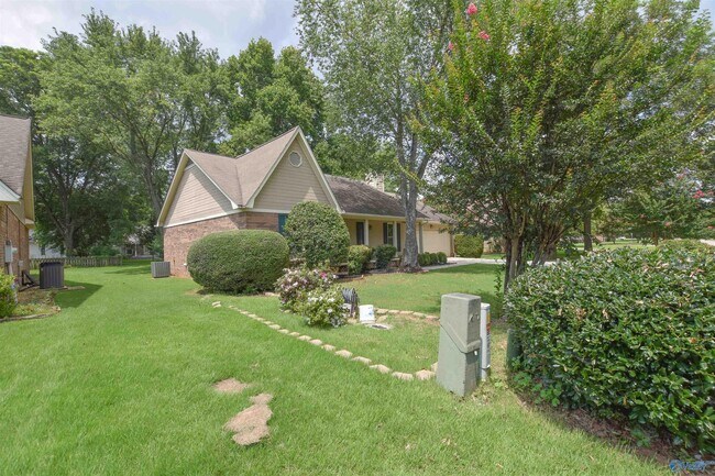 Building Photo - 150 Whisperwood Ln