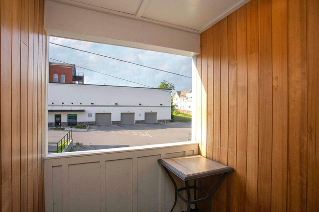 Building Photo - 772 E Argyle Ave