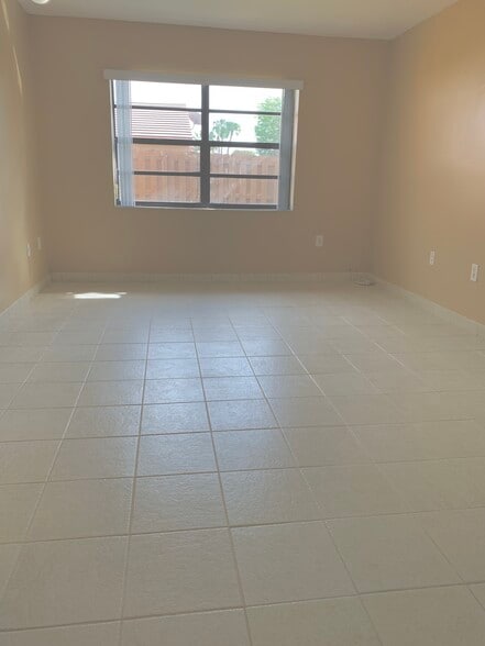 Master Bedroom - 13566 SW 11th Ln