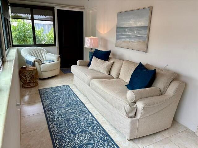 Building Photo - 340 Leigh Rd