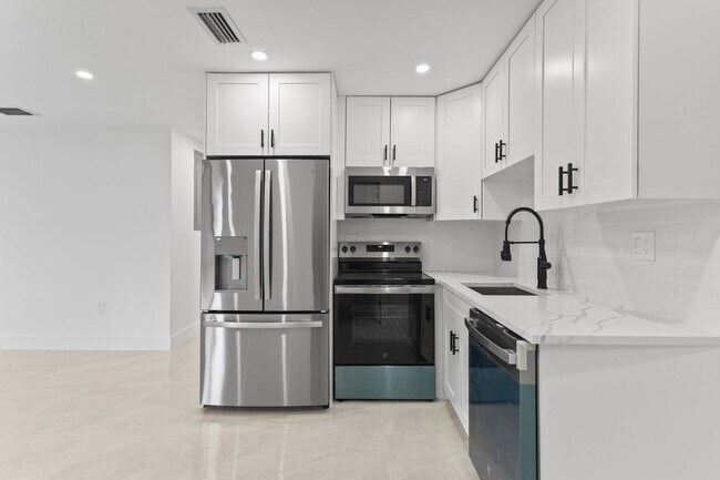 Building Photo - 15920 NW 17th Ave