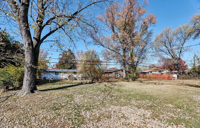 Building Photo - 2365 N Pointe Ln