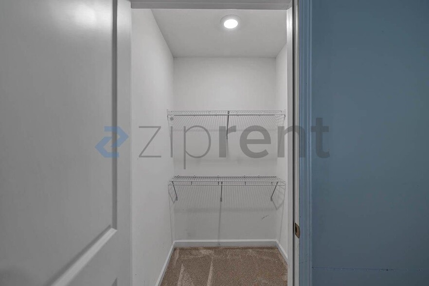 Building Photo - Unit