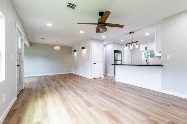 Building Photo - 9529 Fairland Dr