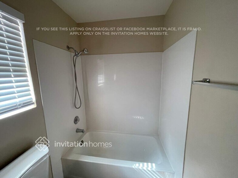 Building Photo - 1802 Gardenia Ct