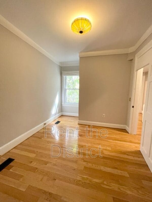 Building Photo - 525 5th St NE