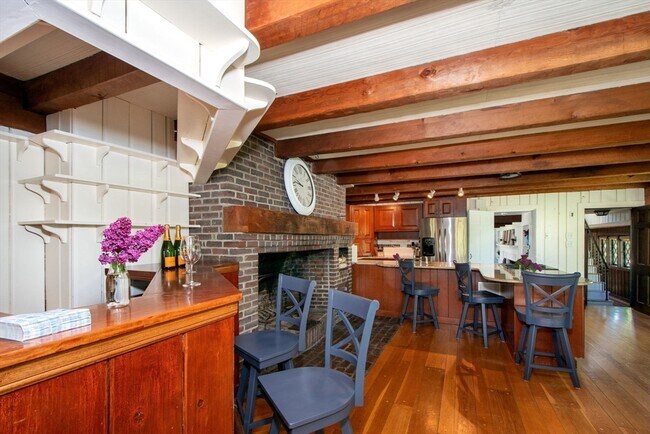 Building Photo - 19 Hobart Ln