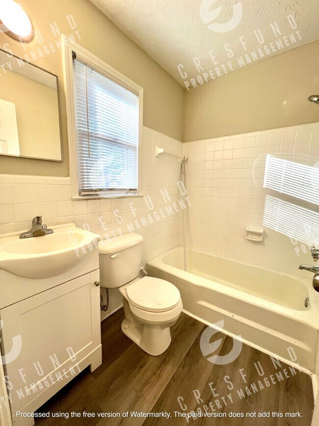 Building Photo - Spacious Updated 1Br 1 Bath