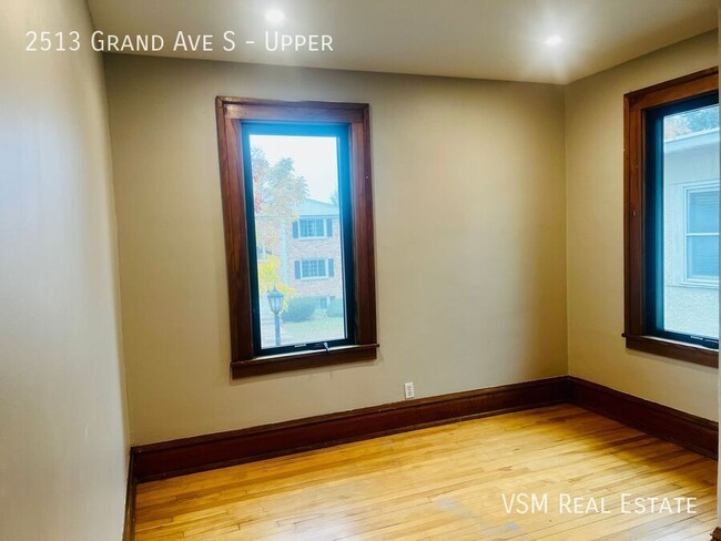 Building Photo - AVAILABLE NOW! Spacious 3 Bed, 1 Bath Uppe...