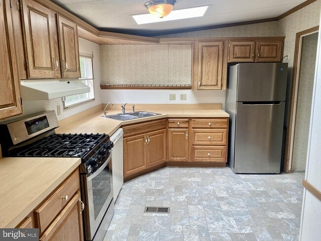 Building Photo - 746 Sawmill Rd