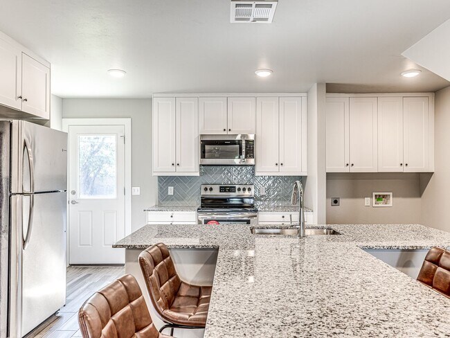 Building Photo - Newer home in the heart of OKC + 5 bedrooms + 5 bathrooms + 2 car garage