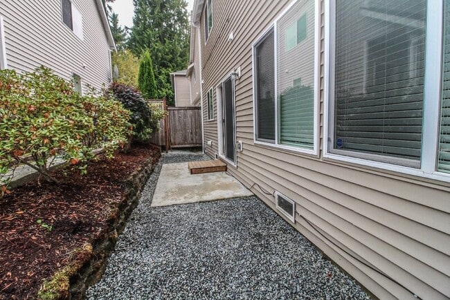 Building Photo - 2303 195th Pl SE