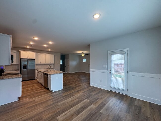 Building Photo - Beautiful 3 Bed 2.5 Bath Home in Raeford