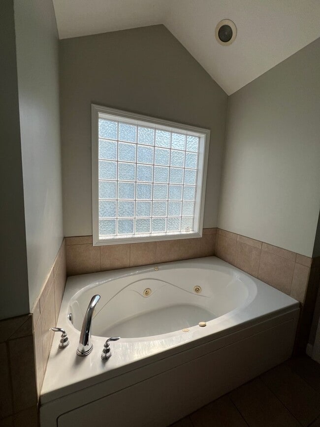 Building Photo - Gorgeous Westgate Home with Access to Community Amenities