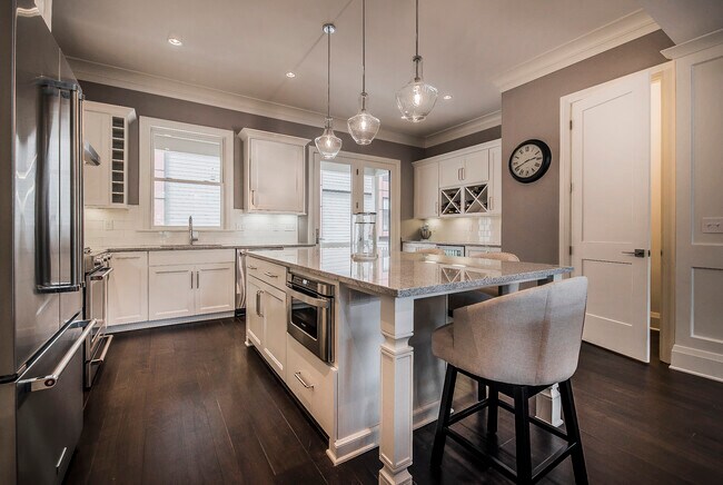 Building Photo - 118 W Starr Ave