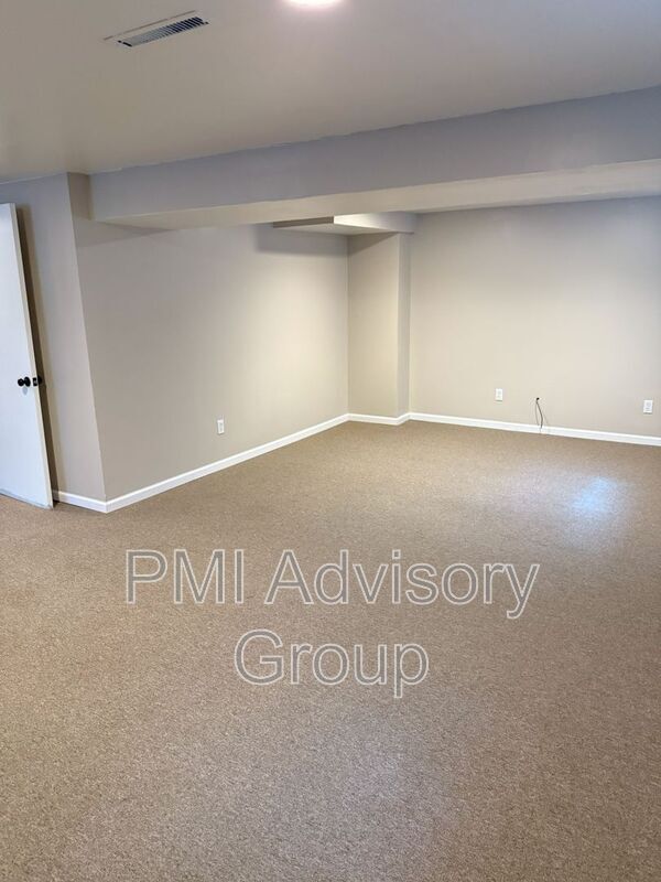 Building Photo - 5701 SW 15th St