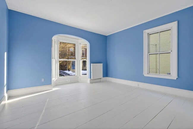 Building Photo - Beautiful First-Floor Condo in Portland’s West End