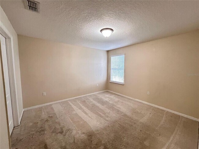 Building Photo - 2000 Traders Cove