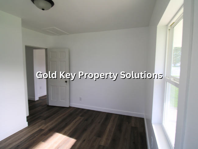 Building Photo - 2 Bed 1 Bath Home For Rent W/ Covered Fron...