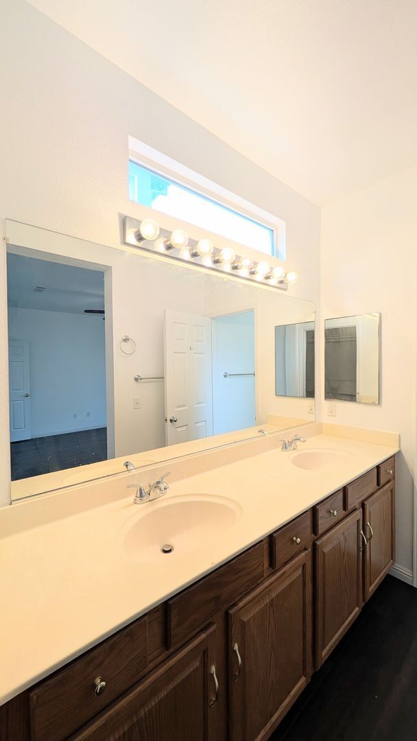 Building Photo - Very cute Single Story Single Family in Elk Grove