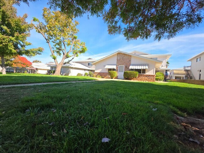 Building Photo - Beautiful 2BR/1BA Condo in Auburn - Move-I...