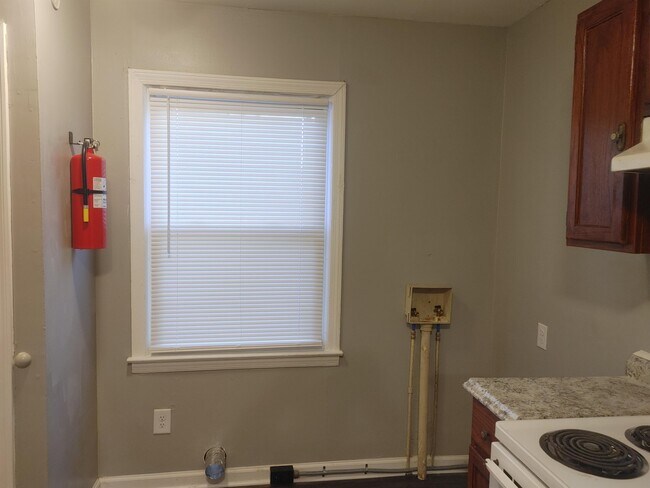 Building Photo - 2552 Kaufman Dr