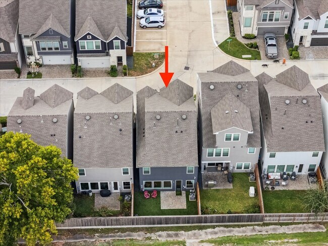 Building Photo - 10942 Brambling Wood Dr
