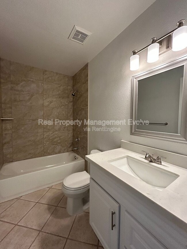 Building Photo - 3416 S Westfall Ave