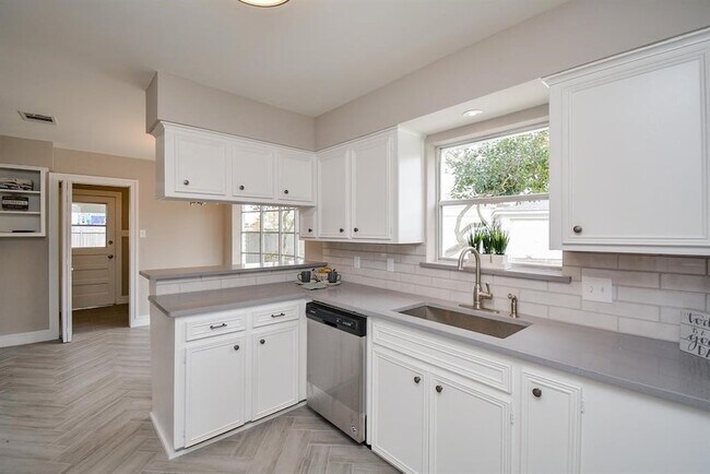 Building Photo - 8518 Braesview Ln