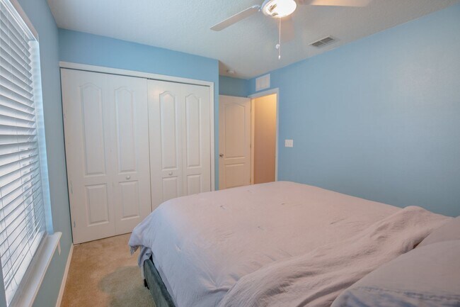 Building Photo - 2527 Eisner Dr