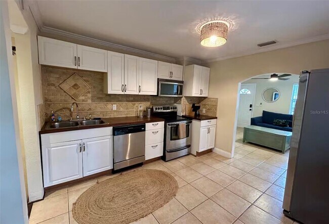 Building Photo - 5618 20th Ave S