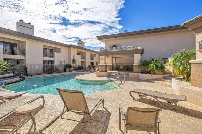 Building Photo - Camelback Corridor Condo now available!