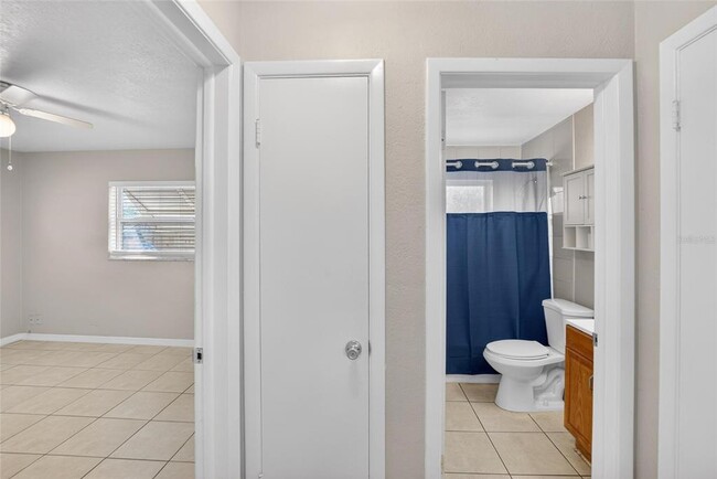 Building Photo - 685 71st Ave N