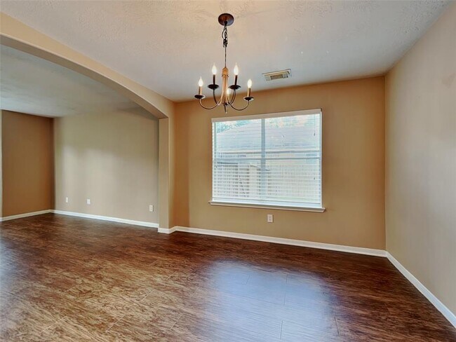 Building Photo - 6611 Dillon Dr