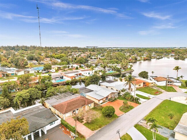 Building Photo - 6640 Evergreen Dr