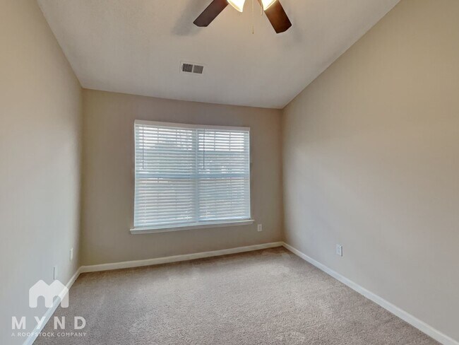 Building Photo - 227 London Dr