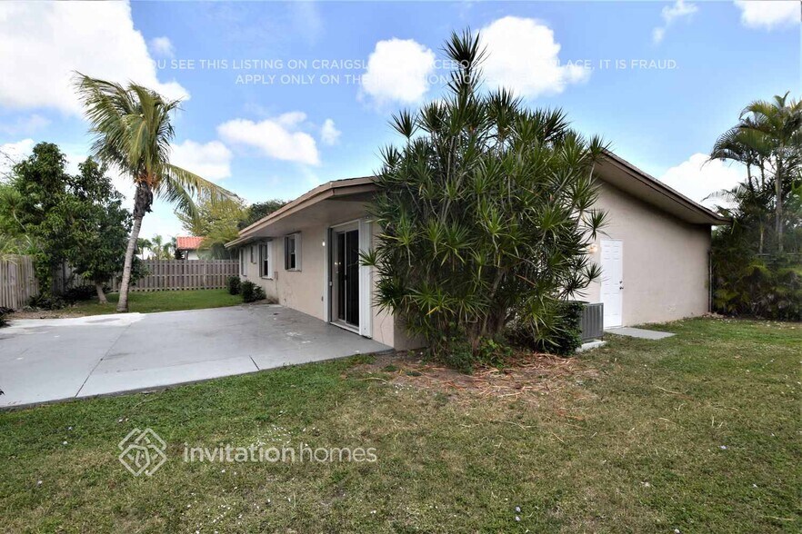 Building Photo - 16620 SW 93rd Ave
