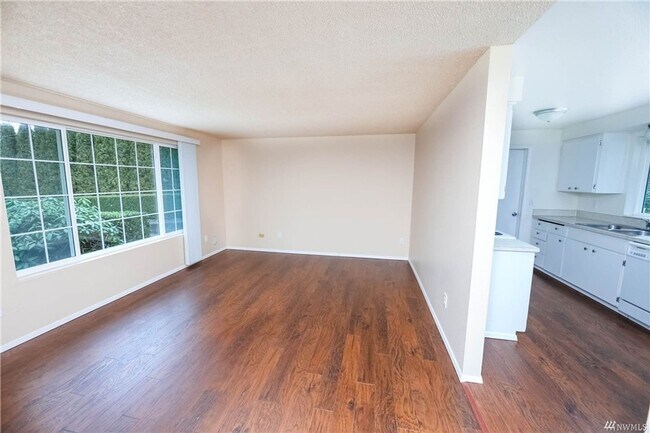 Building Photo - Very Nice Rambler In Quiet Cul de sac with Garage