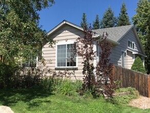 Building Photo - Modern Waneka Lake 4 Bedroom, 3 Bath Prett...