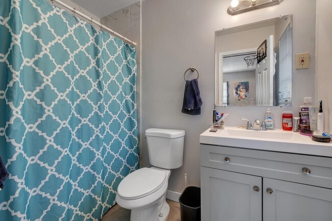 Building Photo - 1902 Sunset Ln