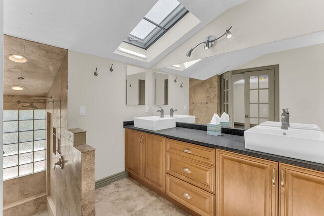 Building Photo - Holiday Ranchettes in Park Meadows