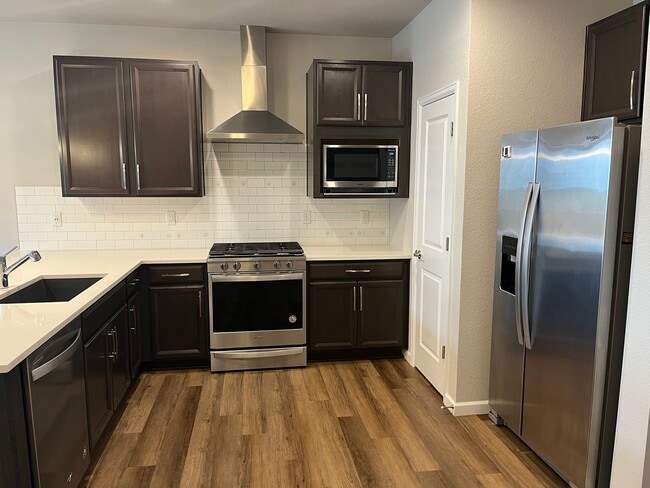 Building Photo - 656 Stonebridge Dr