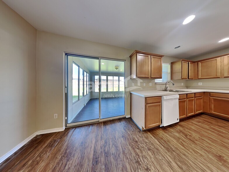 Building Photo - 111 Maned Dr