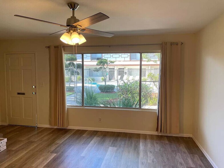 Building Photo - 2977 Mendoza Dr