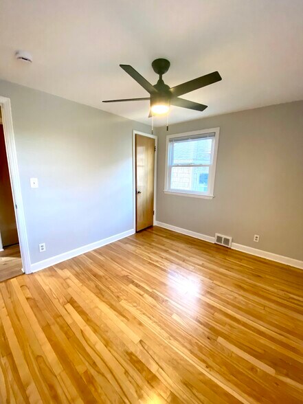 Building Photo - 3860 N Morris Blvd