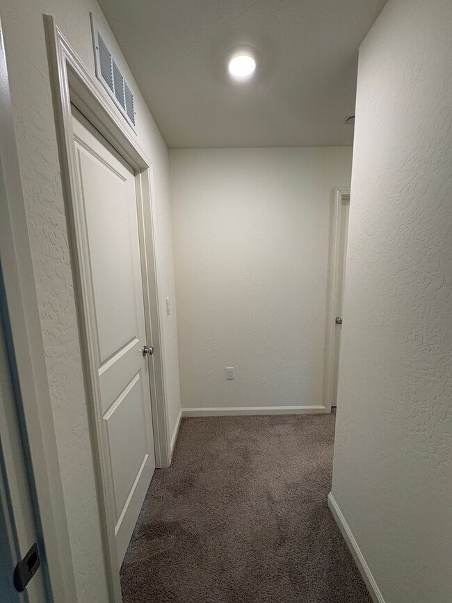 Building Photo - Tulare smart home, DR HORTON built home Available Now! Energy efficient