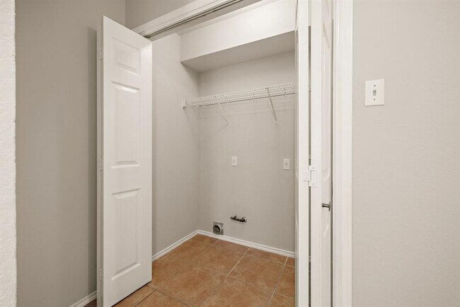 Building Photo - 2560 Vernell Way